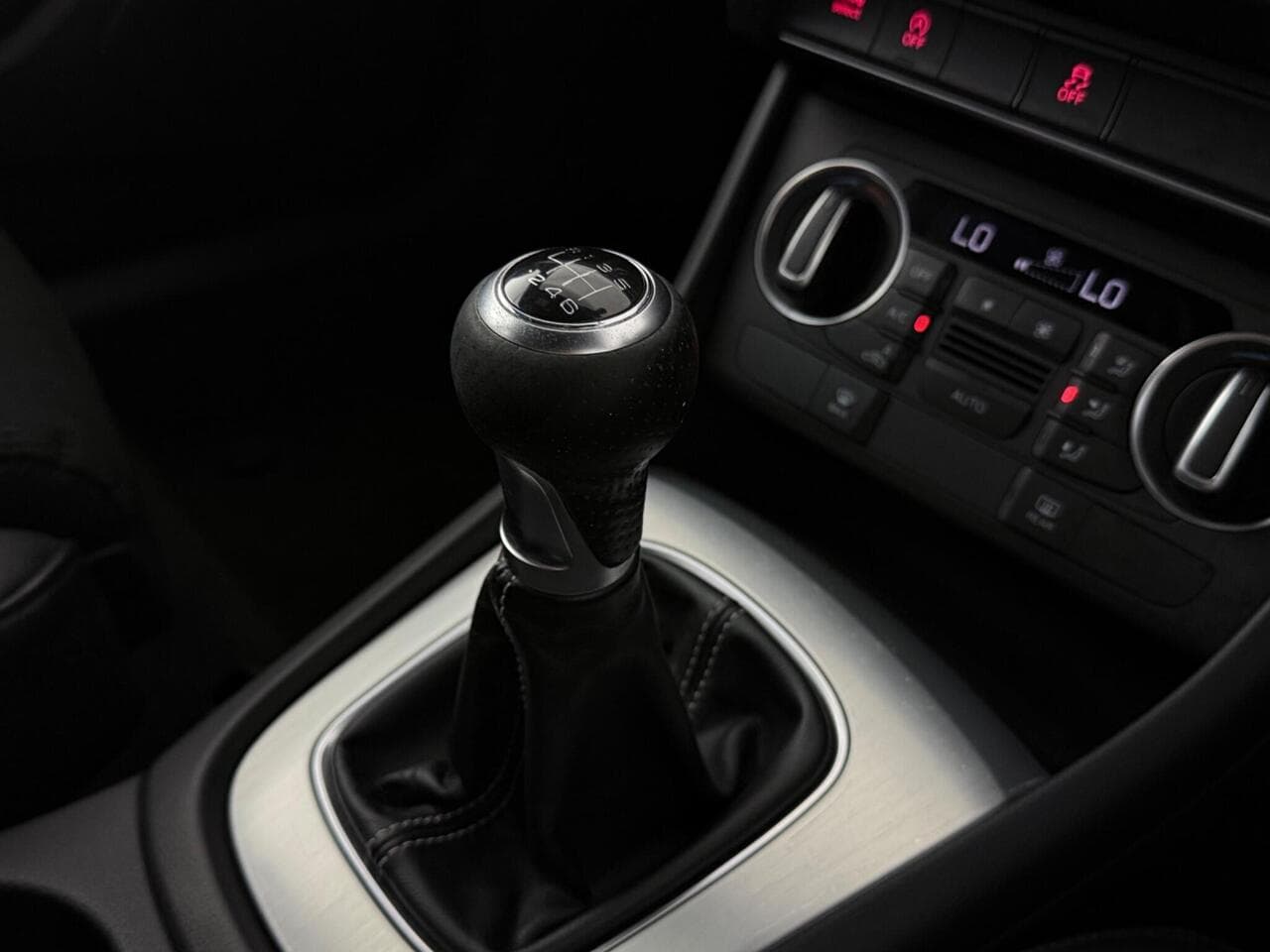 Audi Q3 thumbnail Interior Front