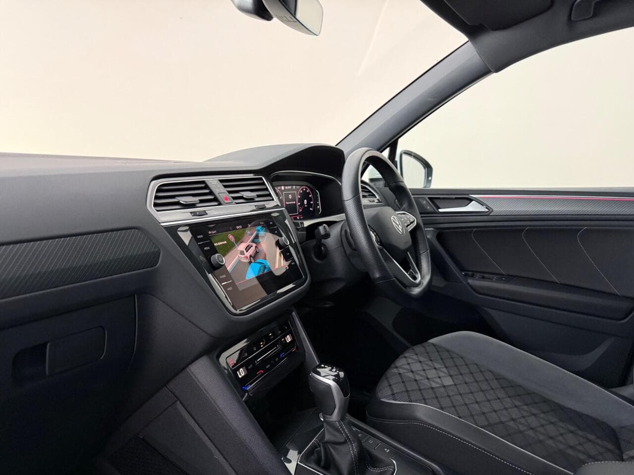Volkswagen Tiguan thumbnail Interior Front