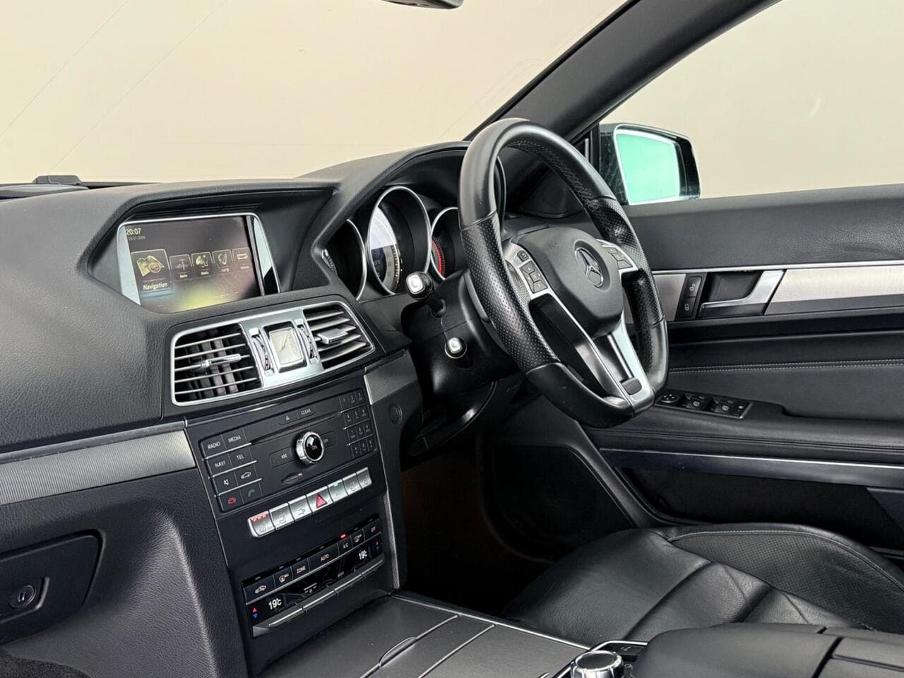 Mercedes-Benz E Class thumbnail Interior Front