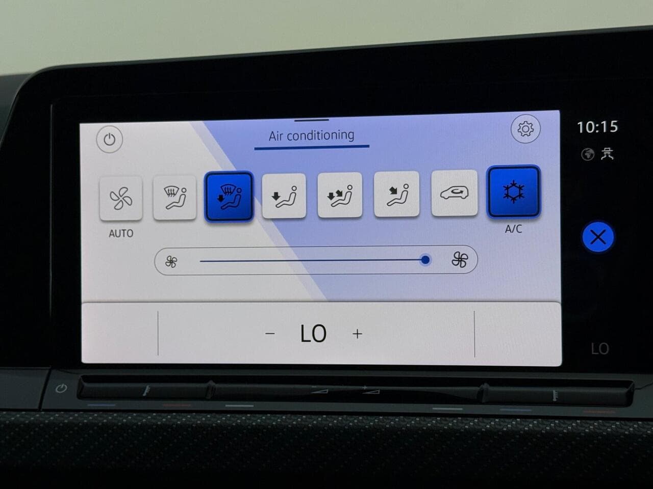 Volkswagen Golf thumbnail Infotainment System