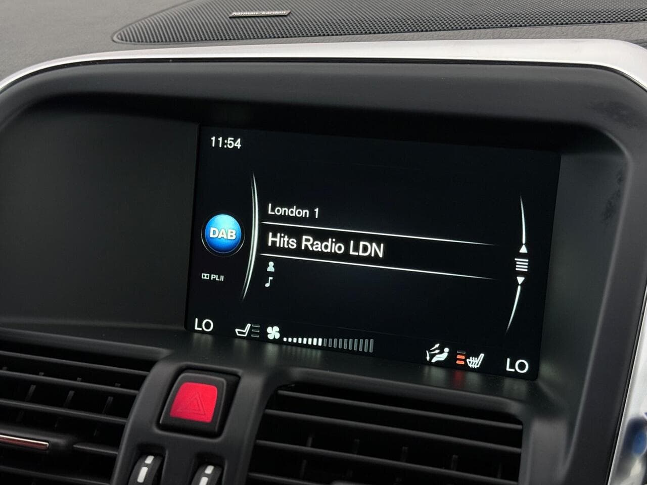 Volvo XC60 thumbnail Infotainment System