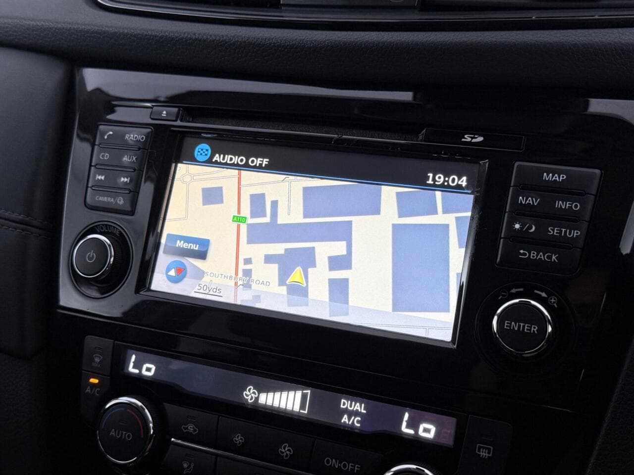 Nissan X-Trail thumbnail Infotainment System