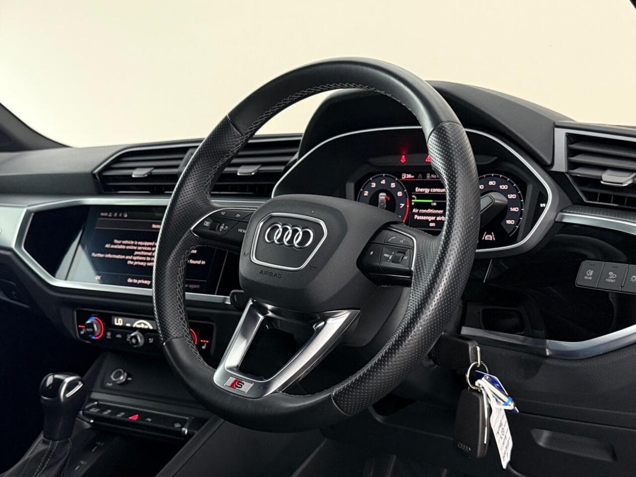 Audi Q3 thumbnail Steering Wheel