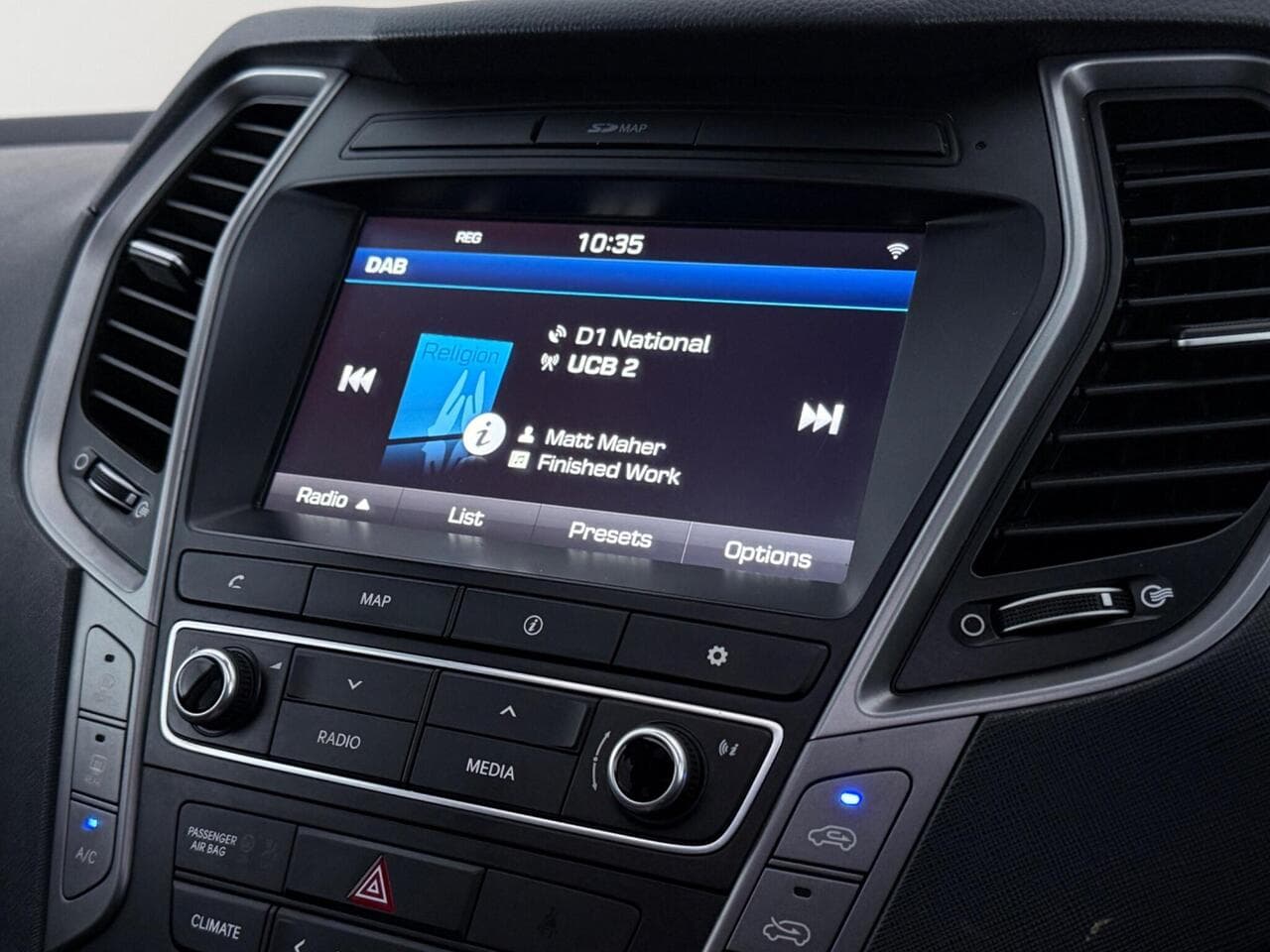 Hyundai Santa Fe thumbnail Infotainment System