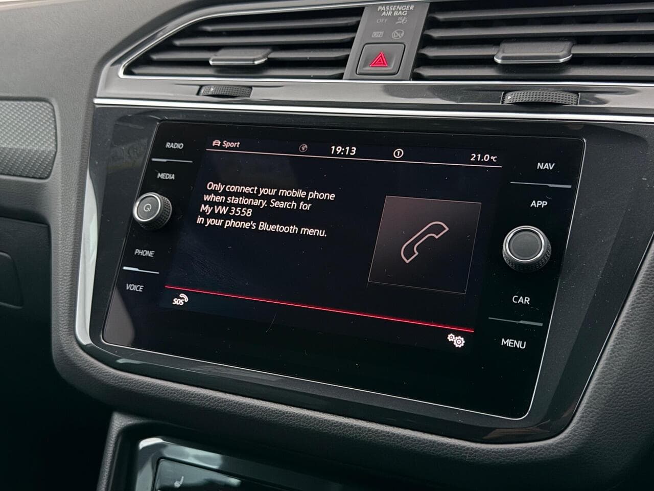 Volkswagen Tiguan thumbnail Infotainment System