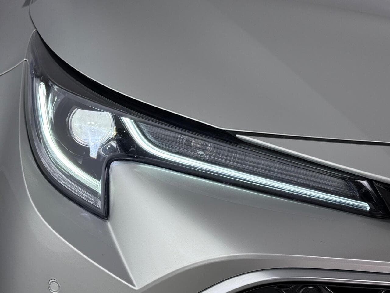 Toyota Corolla thumbnail Badge Exterior