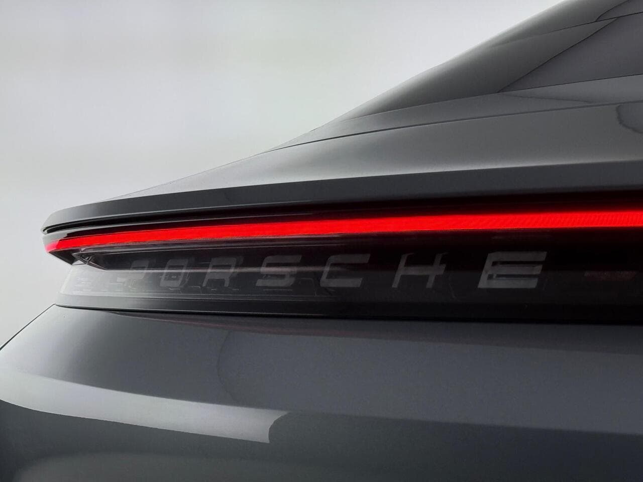 Porsche Taycan thumbnail Badge Exterior