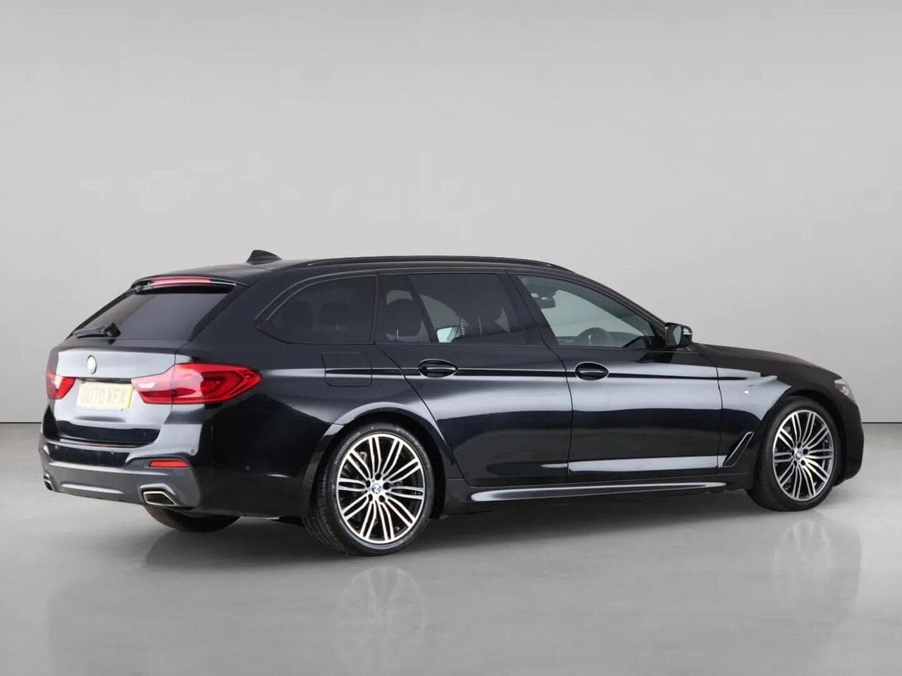 BMW 5 Series thumbnail Side Right