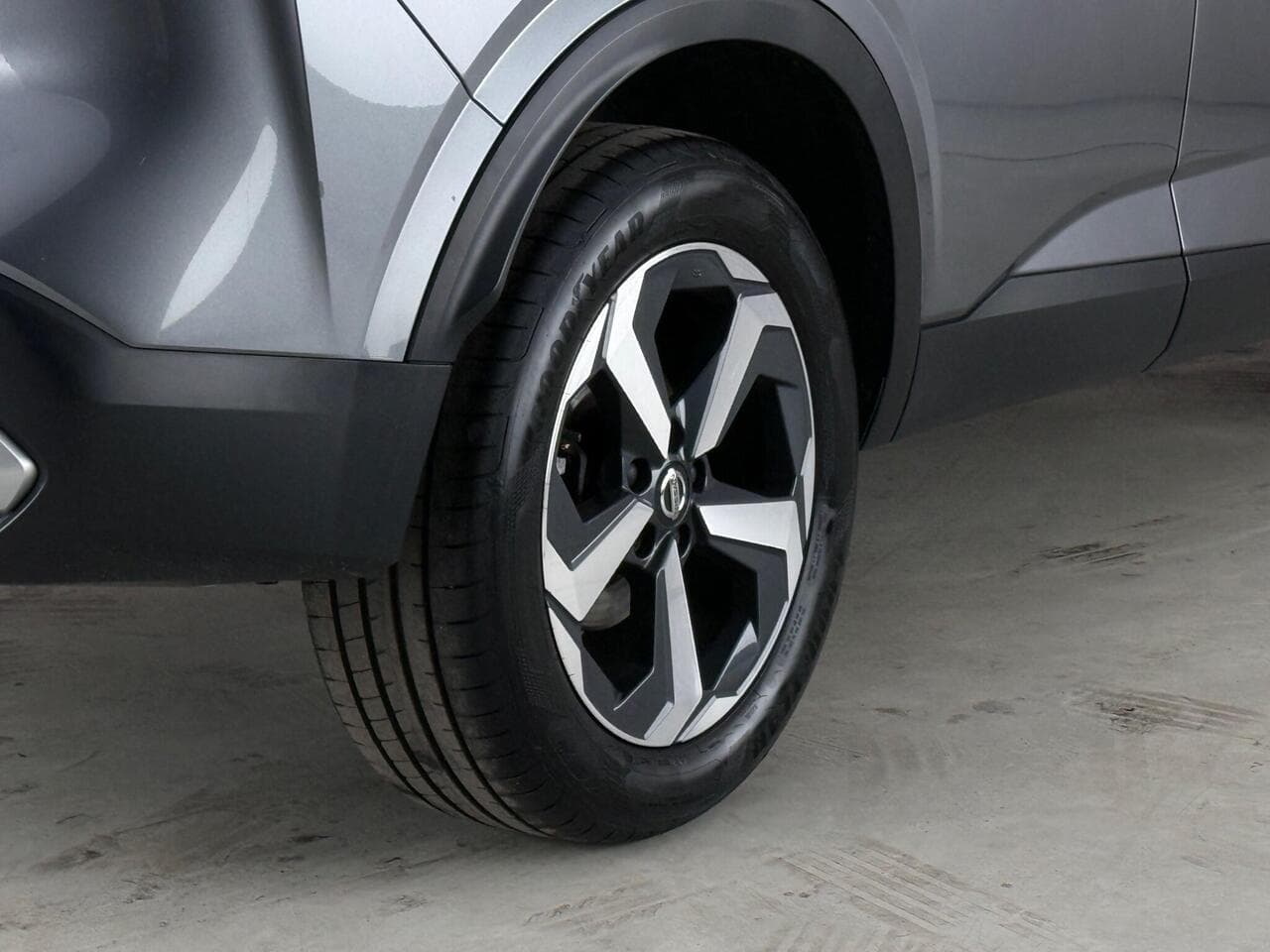 Nissan Qashqai thumbnail Wheel