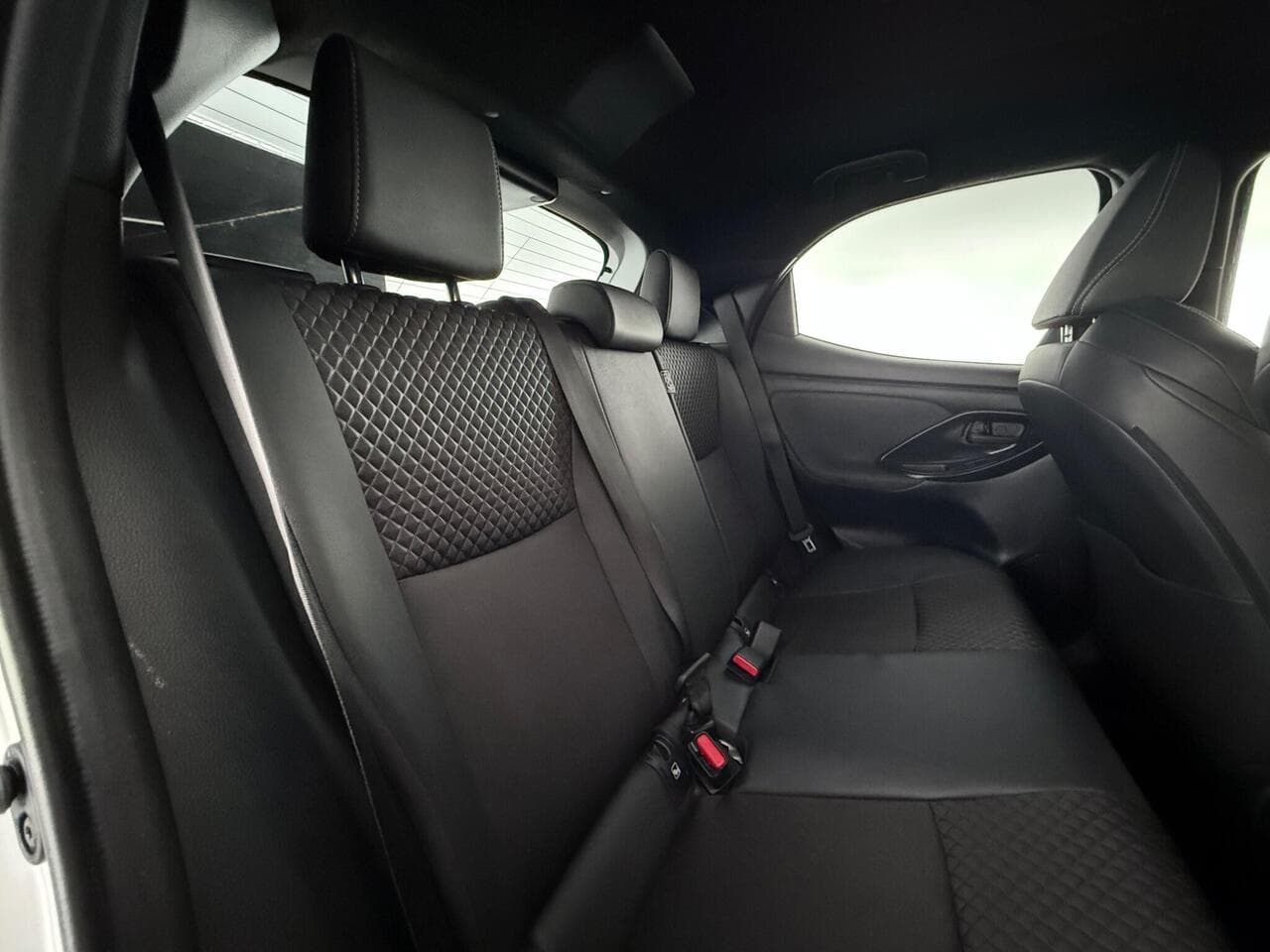 Toyota Yaris thumbnail Seats Rear