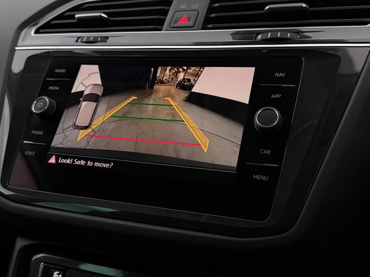 Volkswagen Tiguan thumbnail Infotainment System