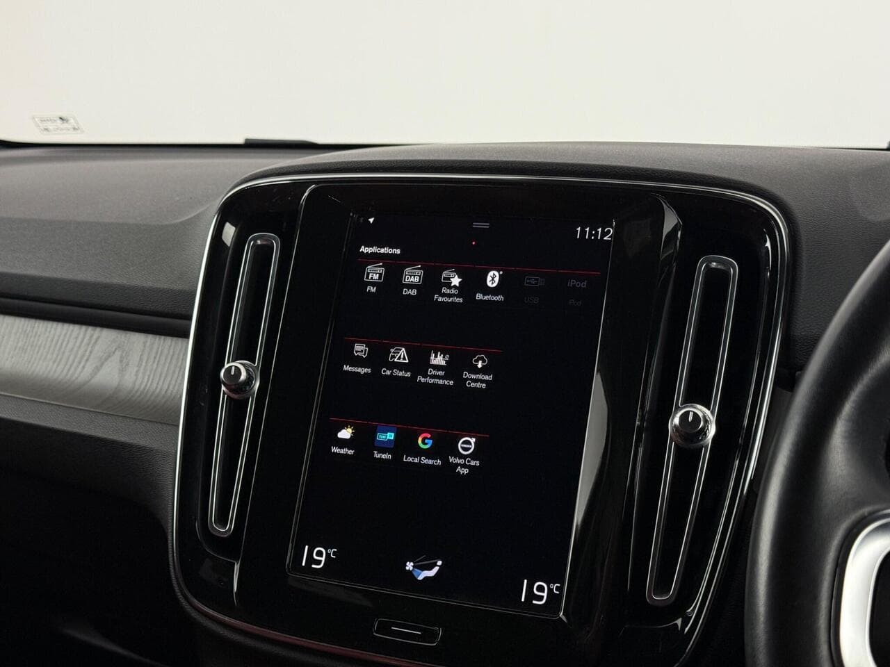 Volvo XC40 thumbnail Infotainment System
