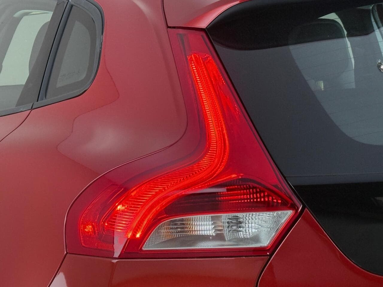 Volvo V40 thumbnail Inconclusive