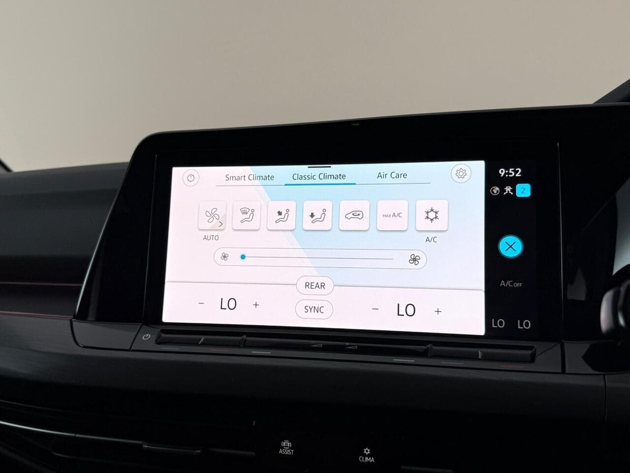 Volkswagen Golf thumbnail Infotainment System