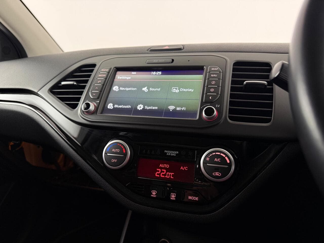 Kia Picanto thumbnail Infotainment System