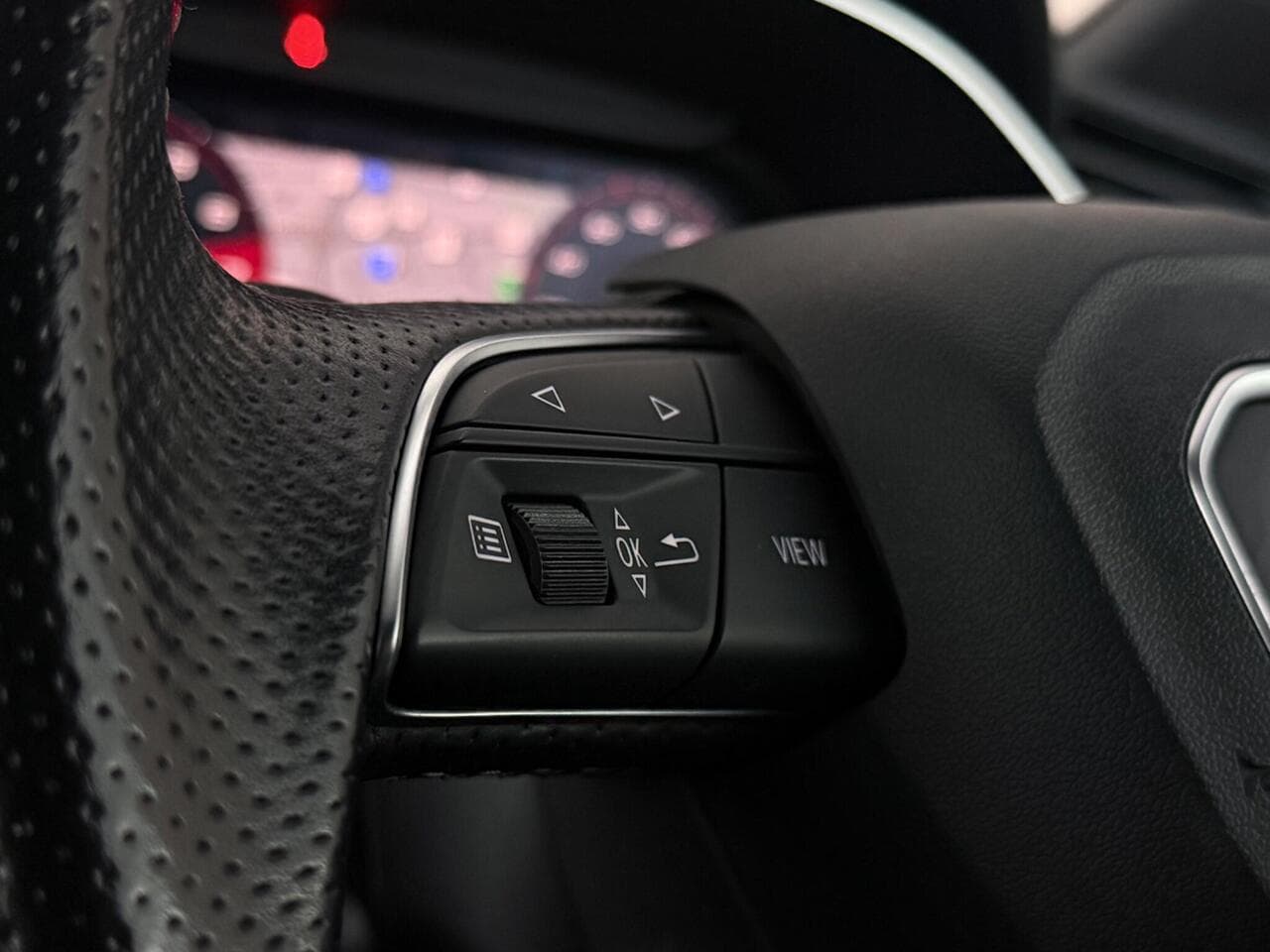 Audi Q3 thumbnail Misc Controls