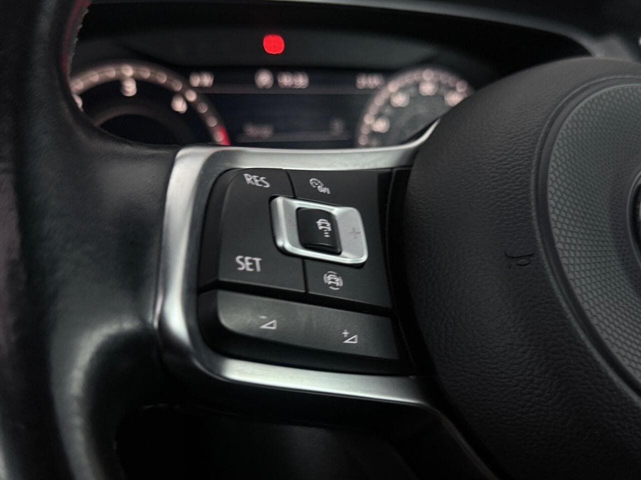 Volkswagen Tiguan thumbnail Misc Controls