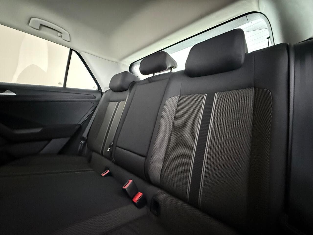 Volkswagen T-Roc thumbnail Seats Rear