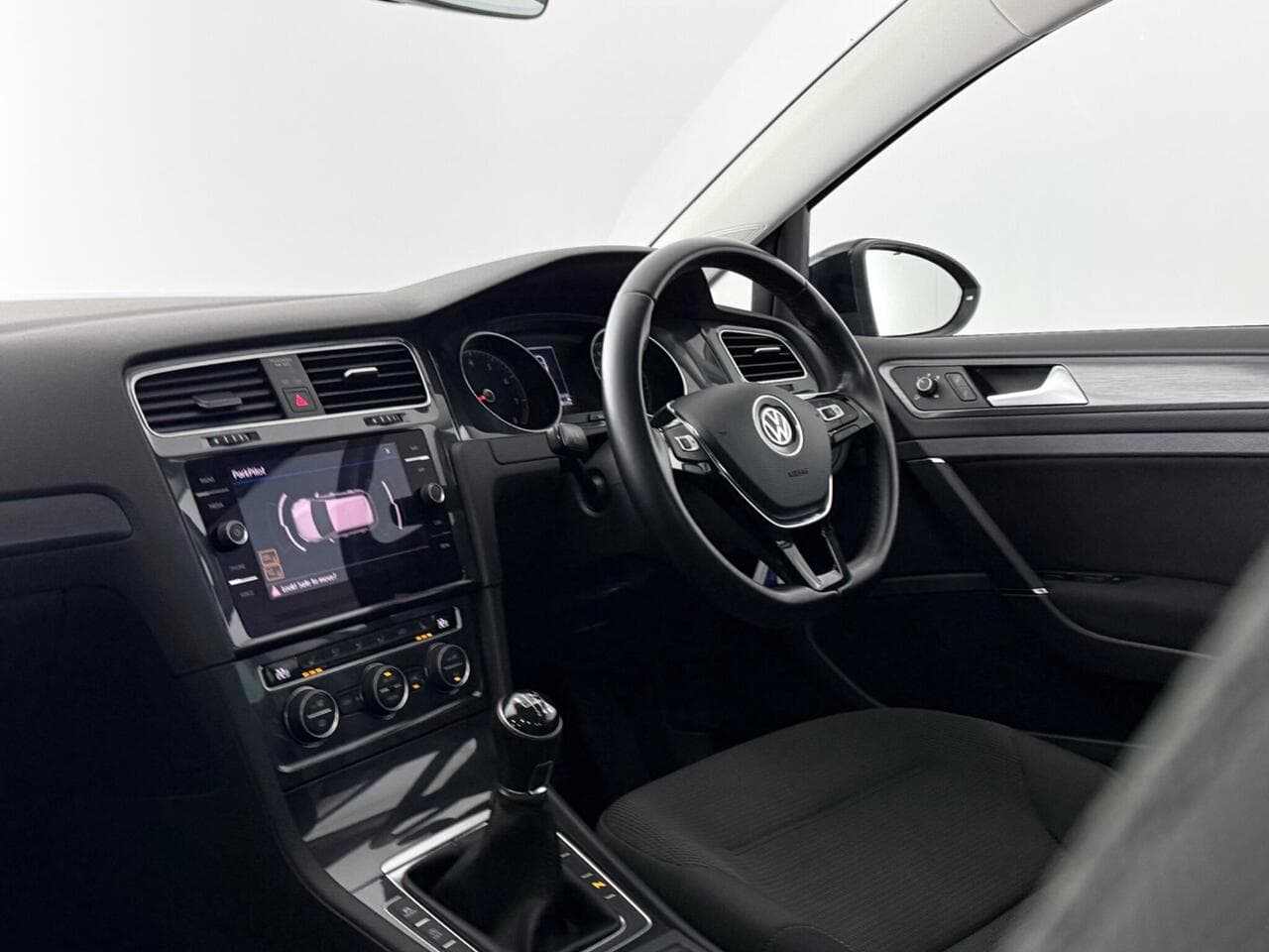 Volkswagen Golf thumbnail Interior Front