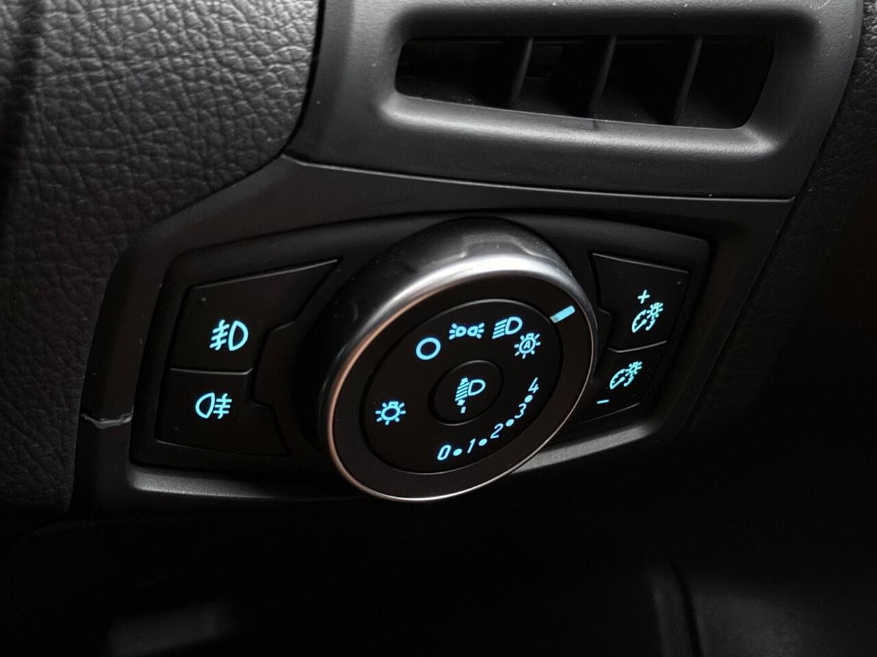 Ford Focus thumbnail Misc Controls