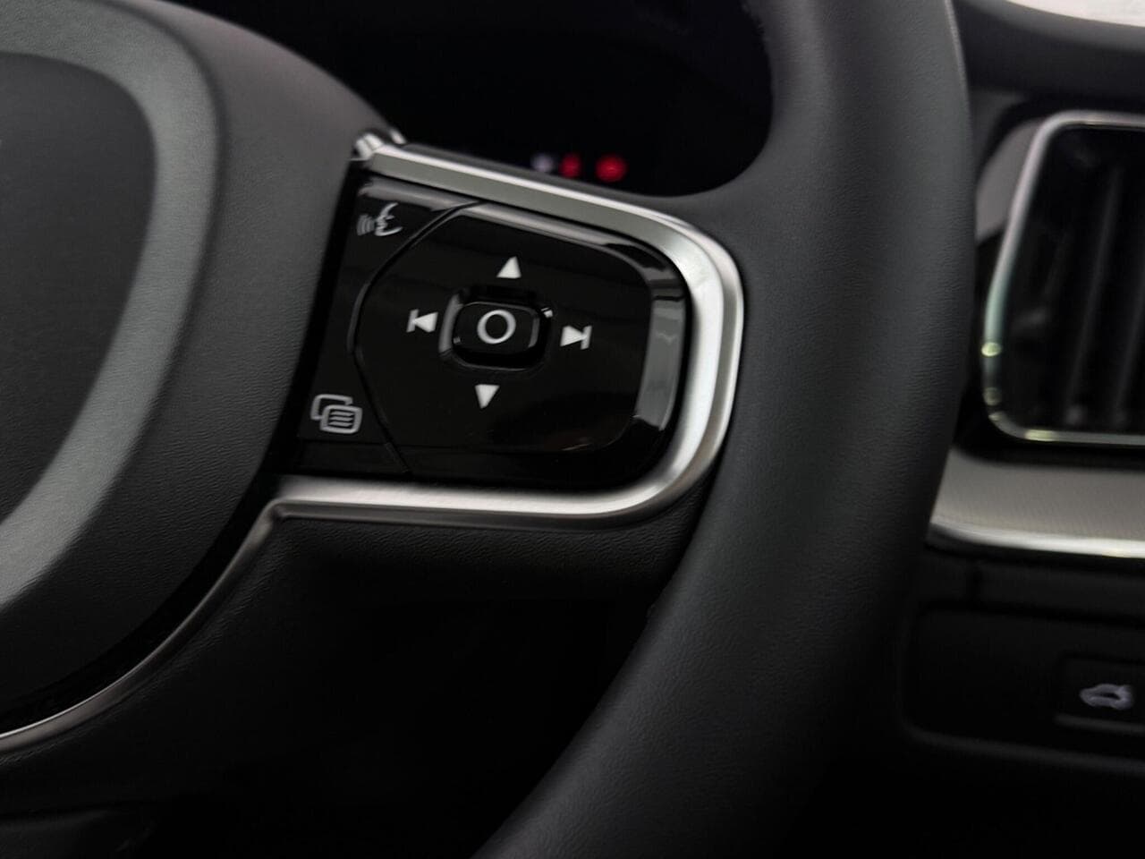 Volvo XC60 thumbnail Misc Controls