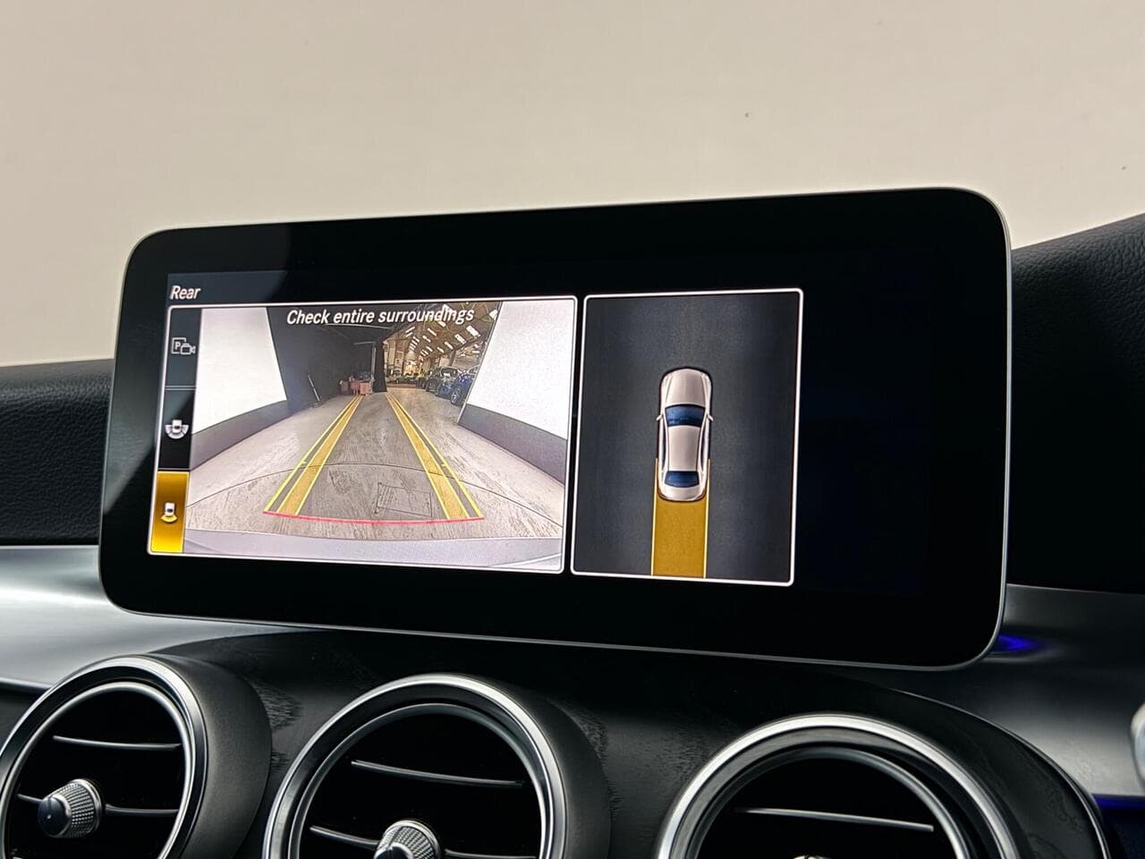 Mercedes-Benz C Class thumbnail Infotainment System
