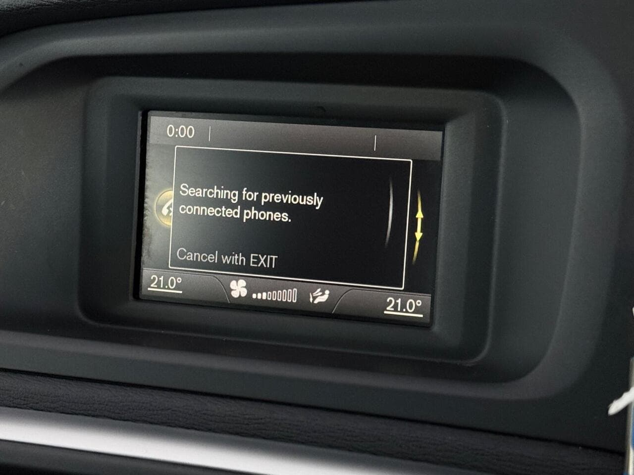 Volvo V40 Cross Country thumbnail Infotainment System
