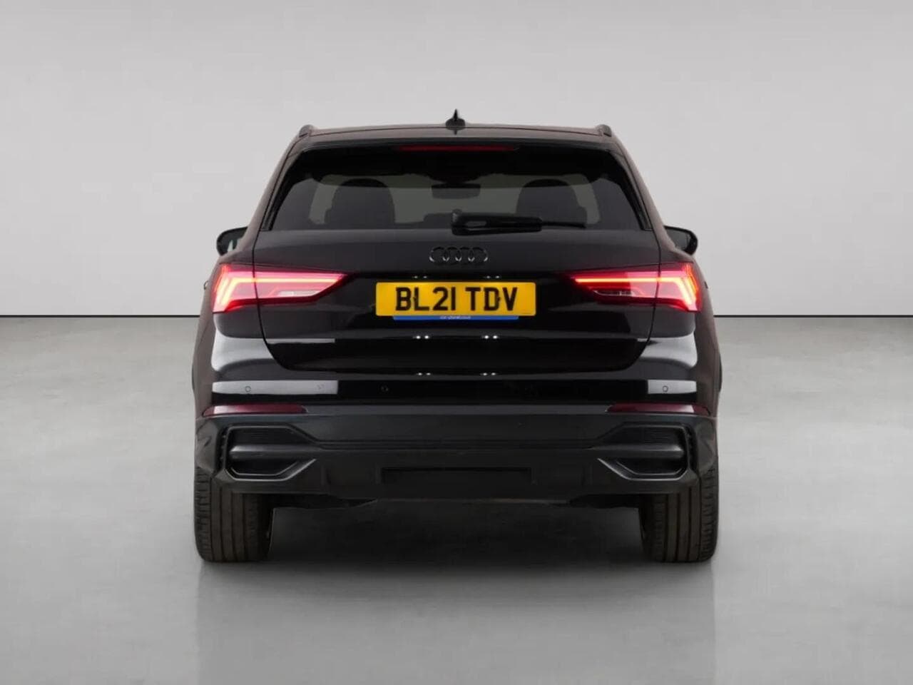 Audi Q3 thumbnail Rear