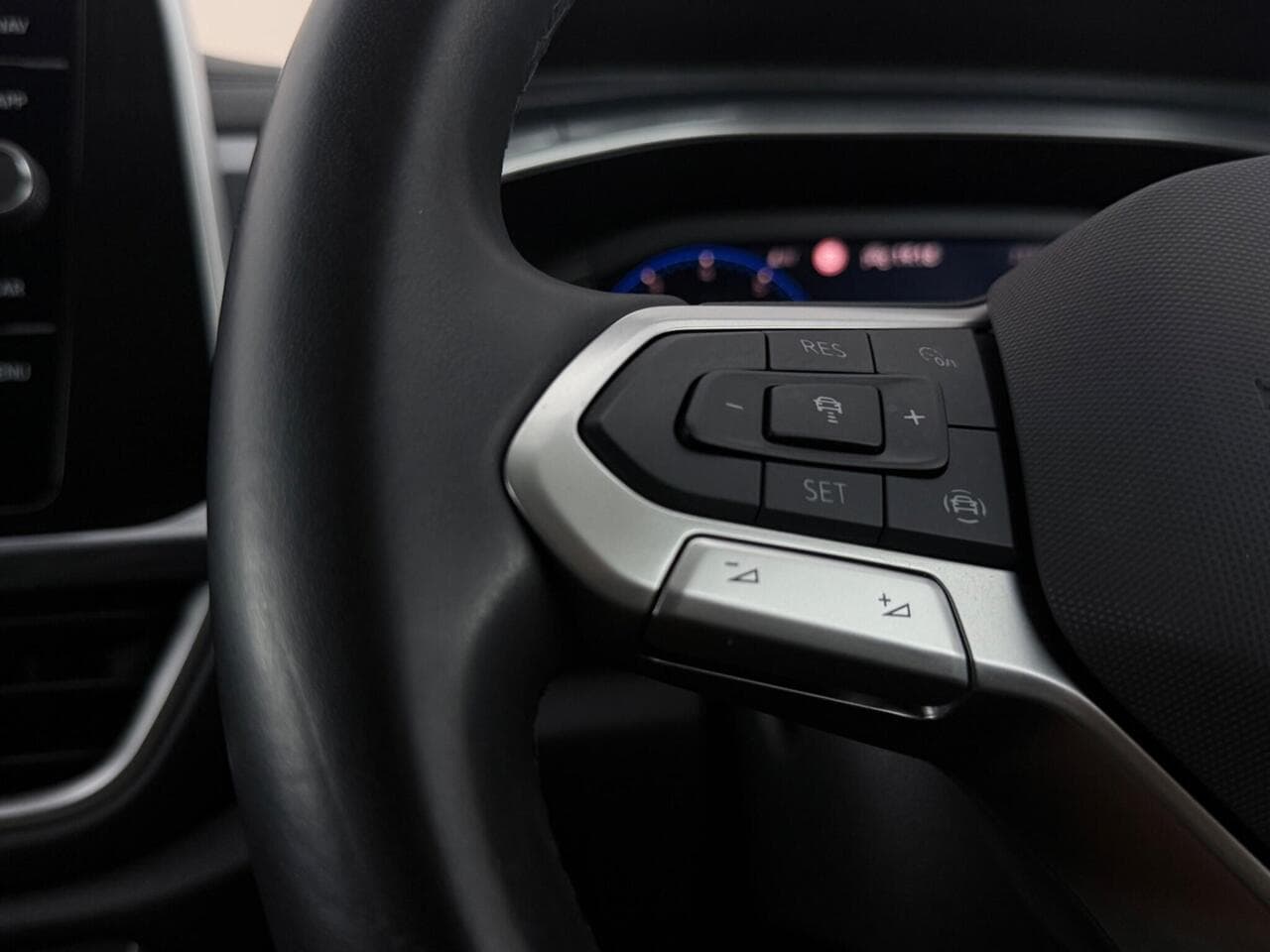 Volkswagen T-Roc thumbnail Misc Controls