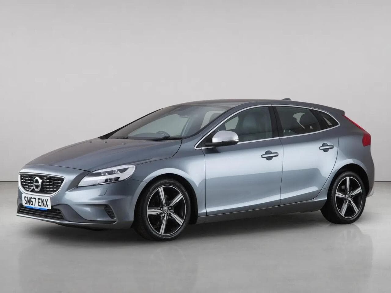 Volvo V40 thumbnail Front Left