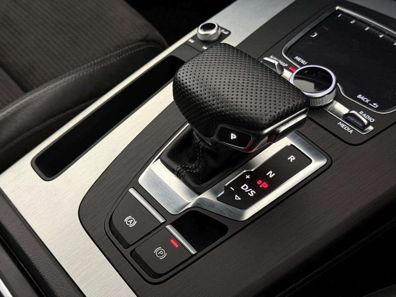 Audi Q5 thumbnail Interior Front