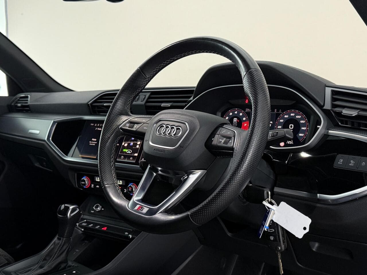 Audi Q3 thumbnail Interior Front