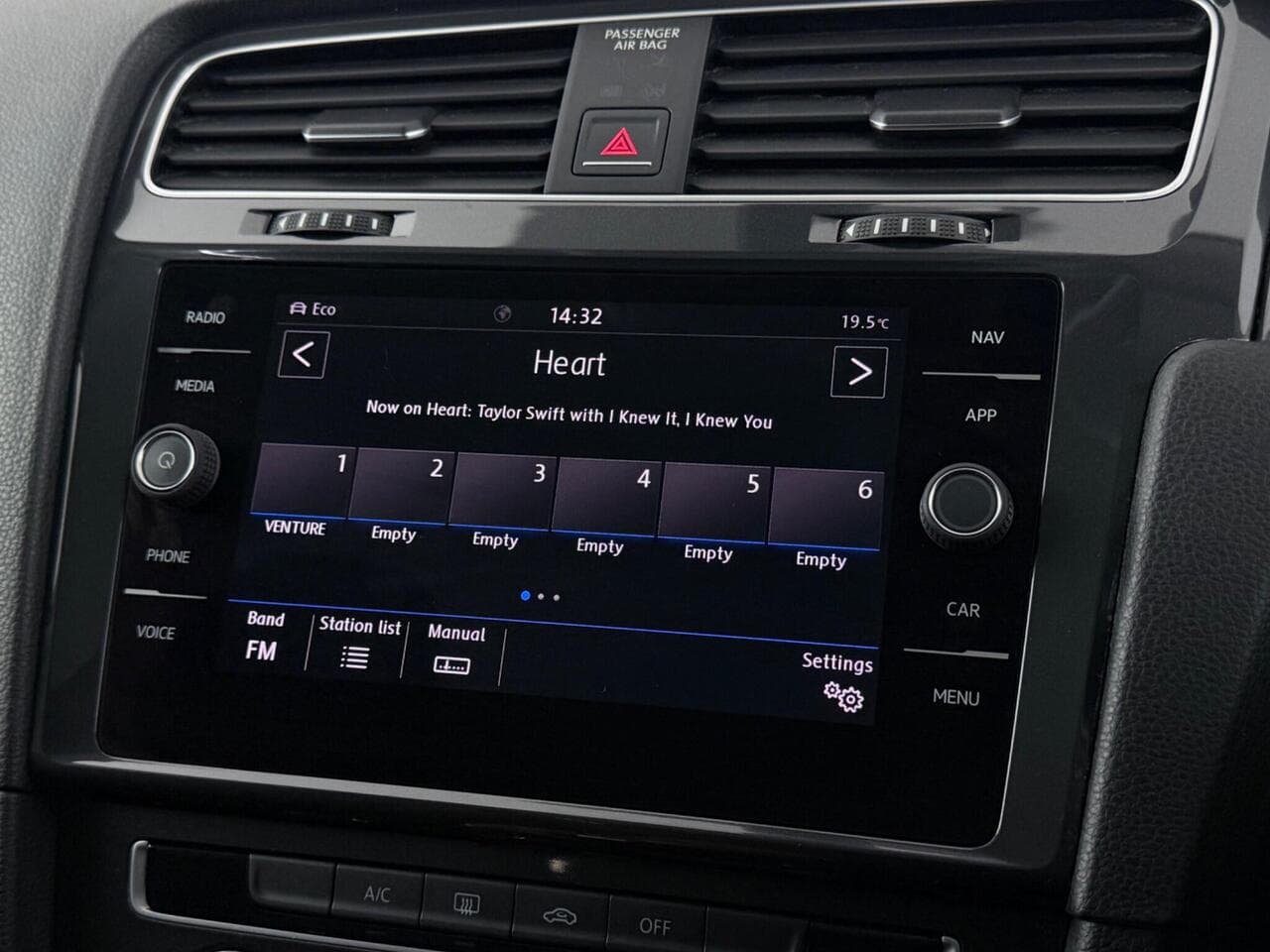 Volkswagen Golf thumbnail Infotainment System