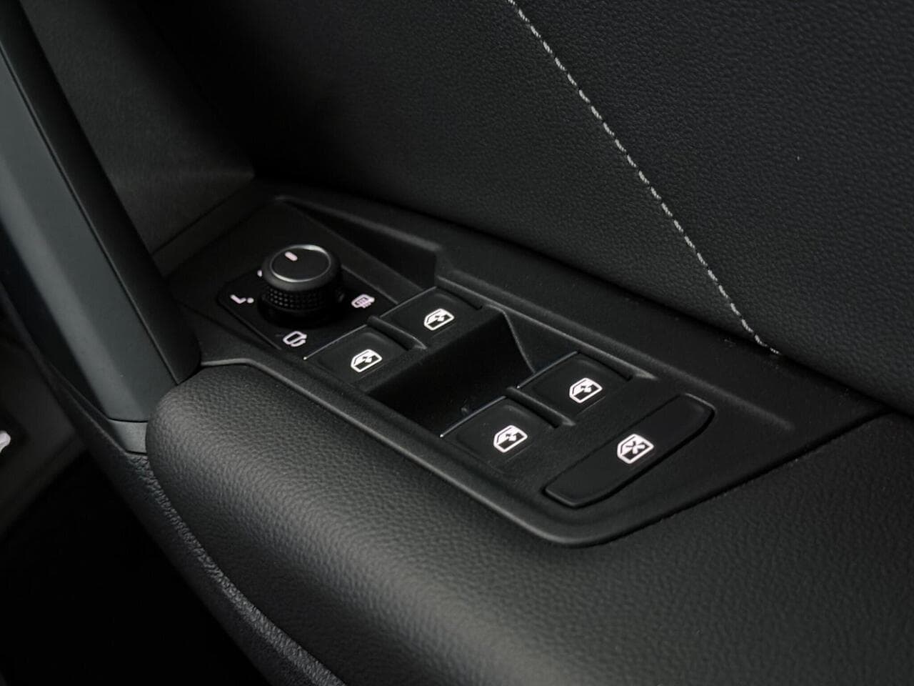 Volkswagen Tiguan thumbnail Misc Controls