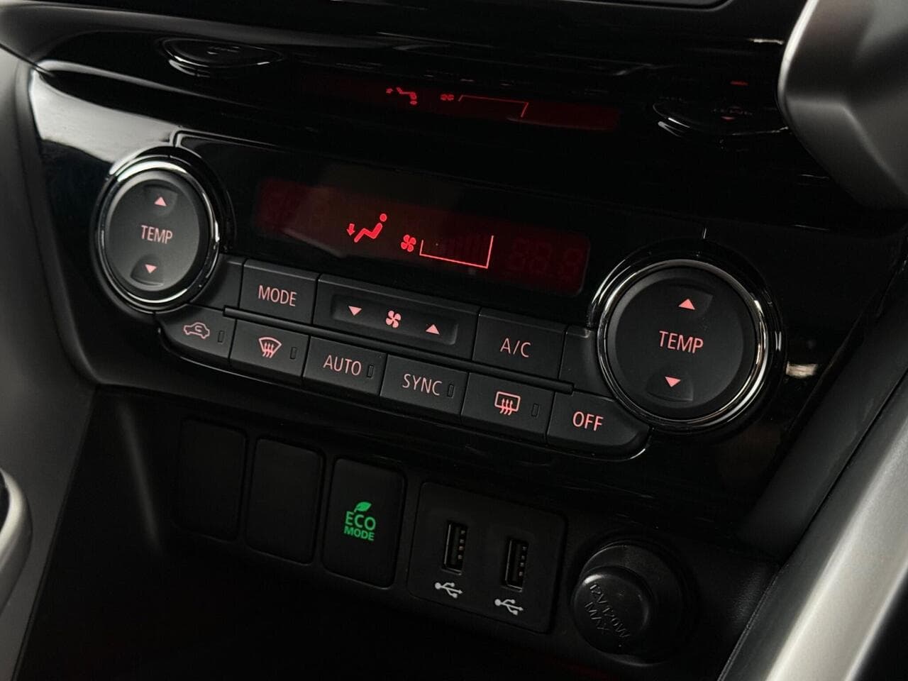 Mitsubishi Eclipse Cross thumbnail Interior Front