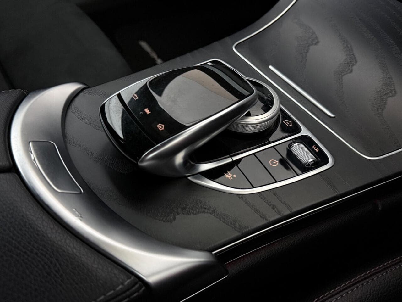 Mercedes-Benz C Class thumbnail Misc Controls
