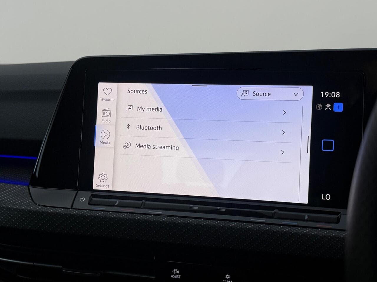 Volkswagen Golf thumbnail Infotainment System