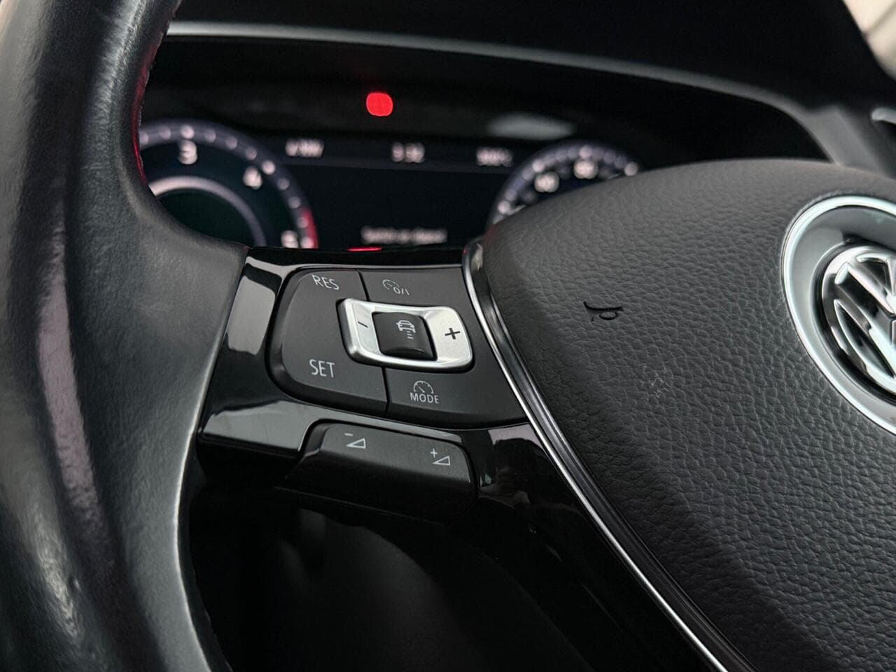Volkswagen Tiguan thumbnail Misc Controls