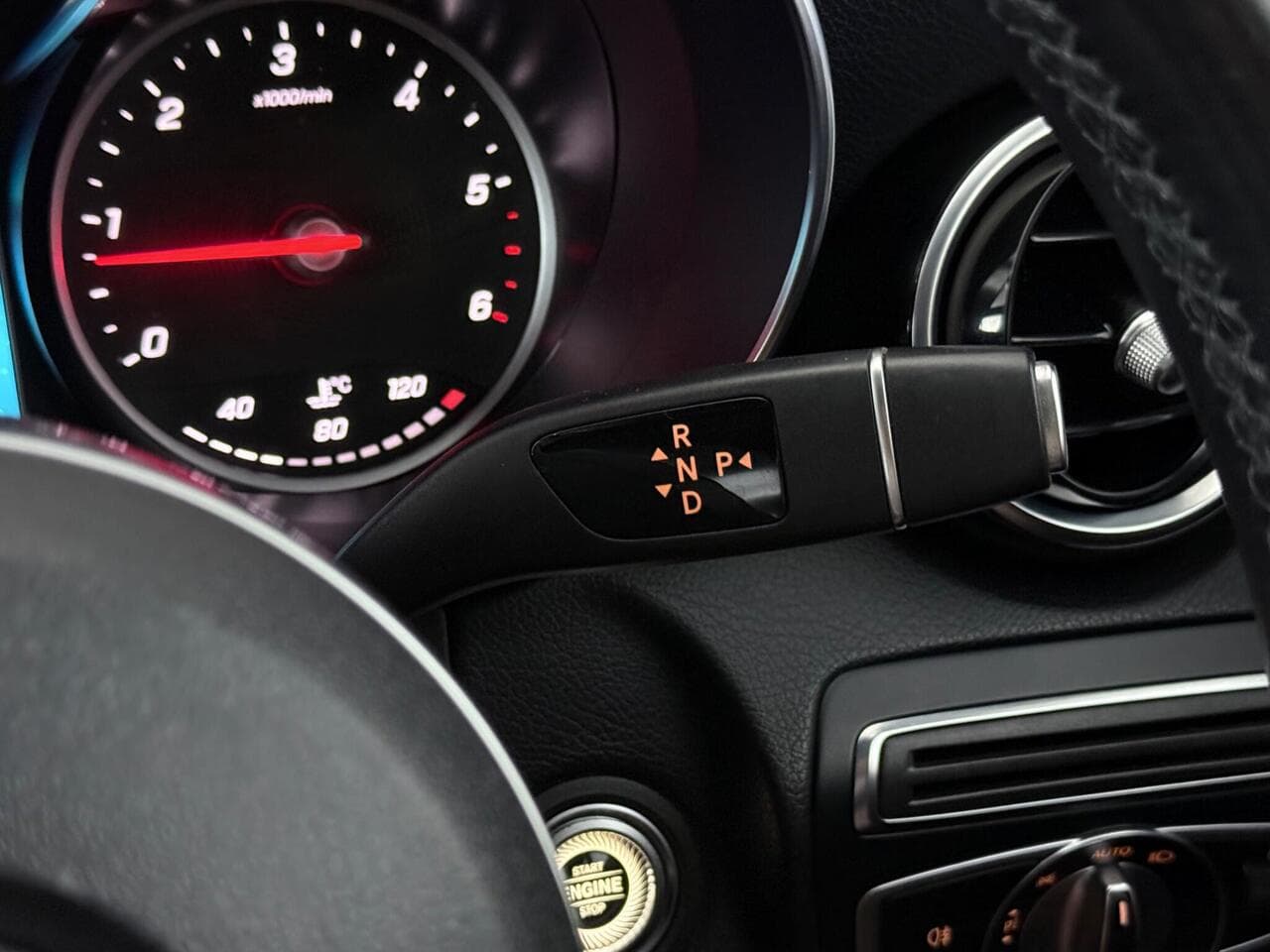 Mercedes-Benz C Class thumbnail Driver Instruments