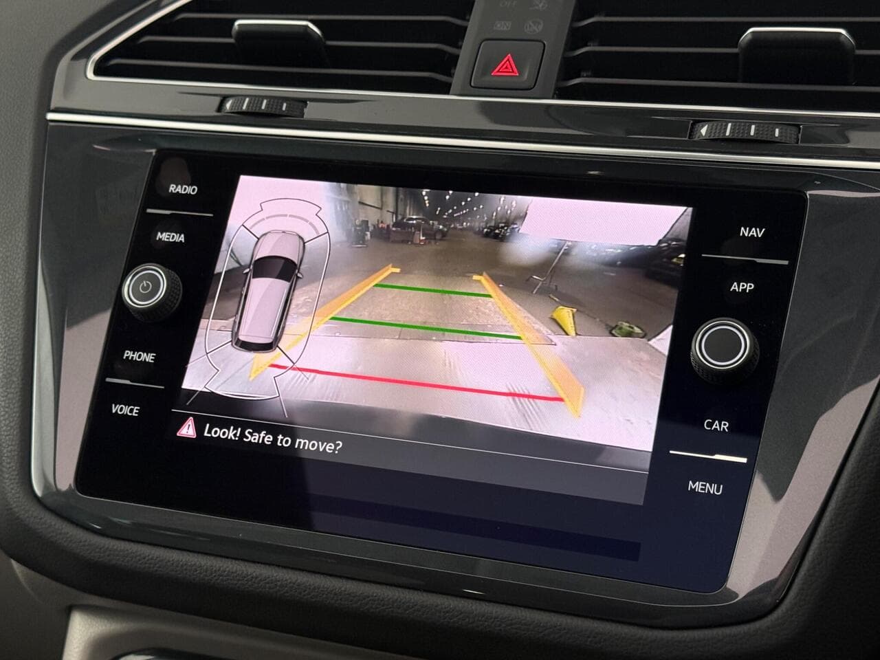 Volkswagen Tiguan thumbnail Infotainment System