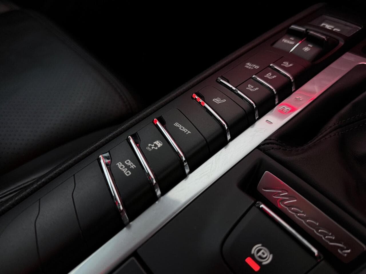 Porsche Macan thumbnail Misc Controls