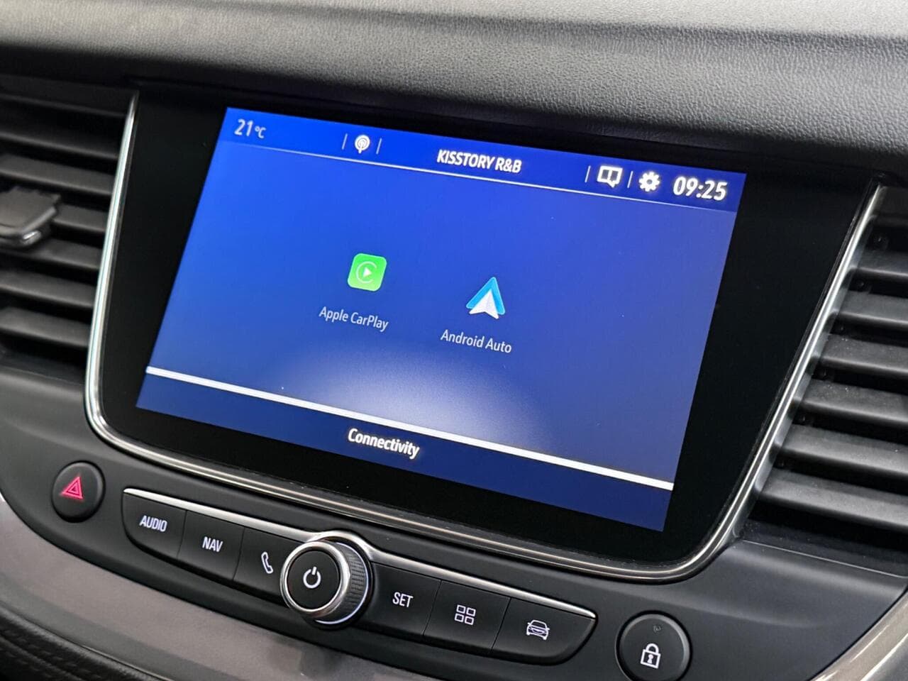 Vauxhall Grandland X thumbnail Infotainment System
