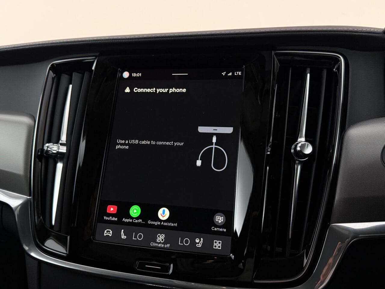 Volvo V90 thumbnail Infotainment System