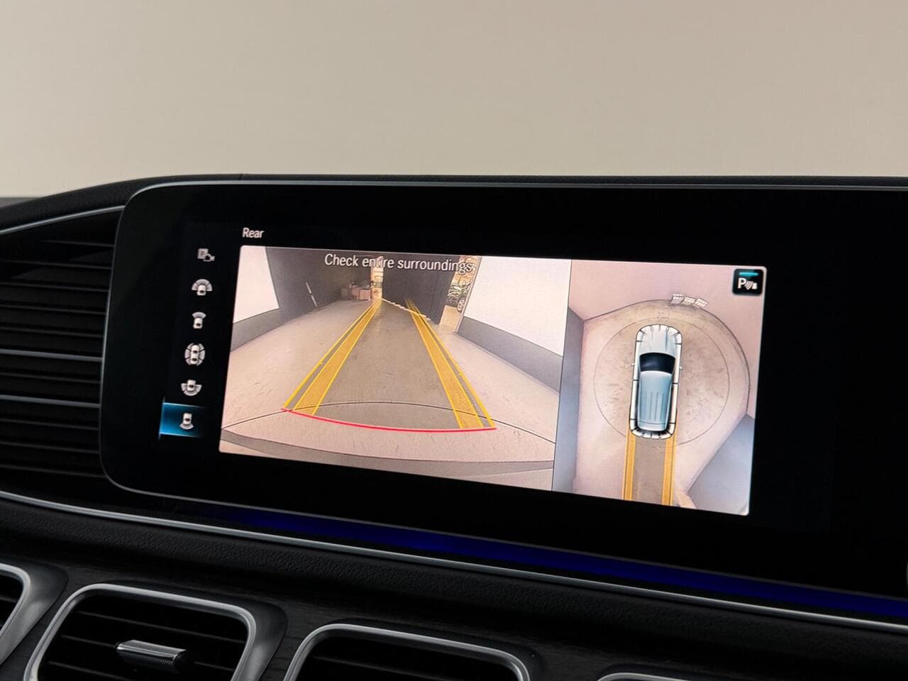 Mercedes-Benz GLE thumbnail Infotainment System