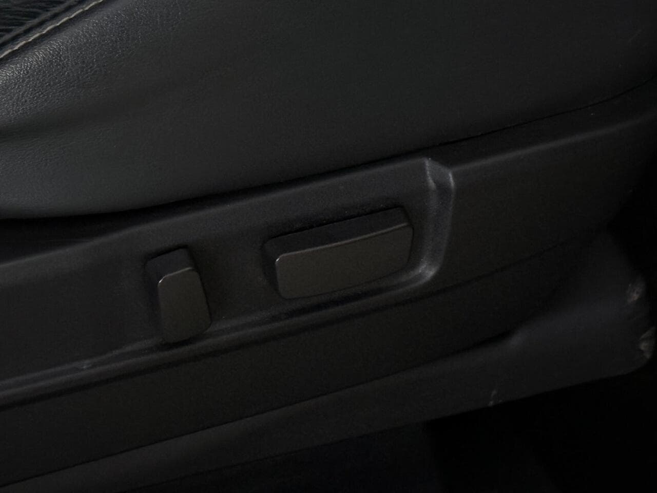 Mitsubishi Outlander thumbnail Misc Controls