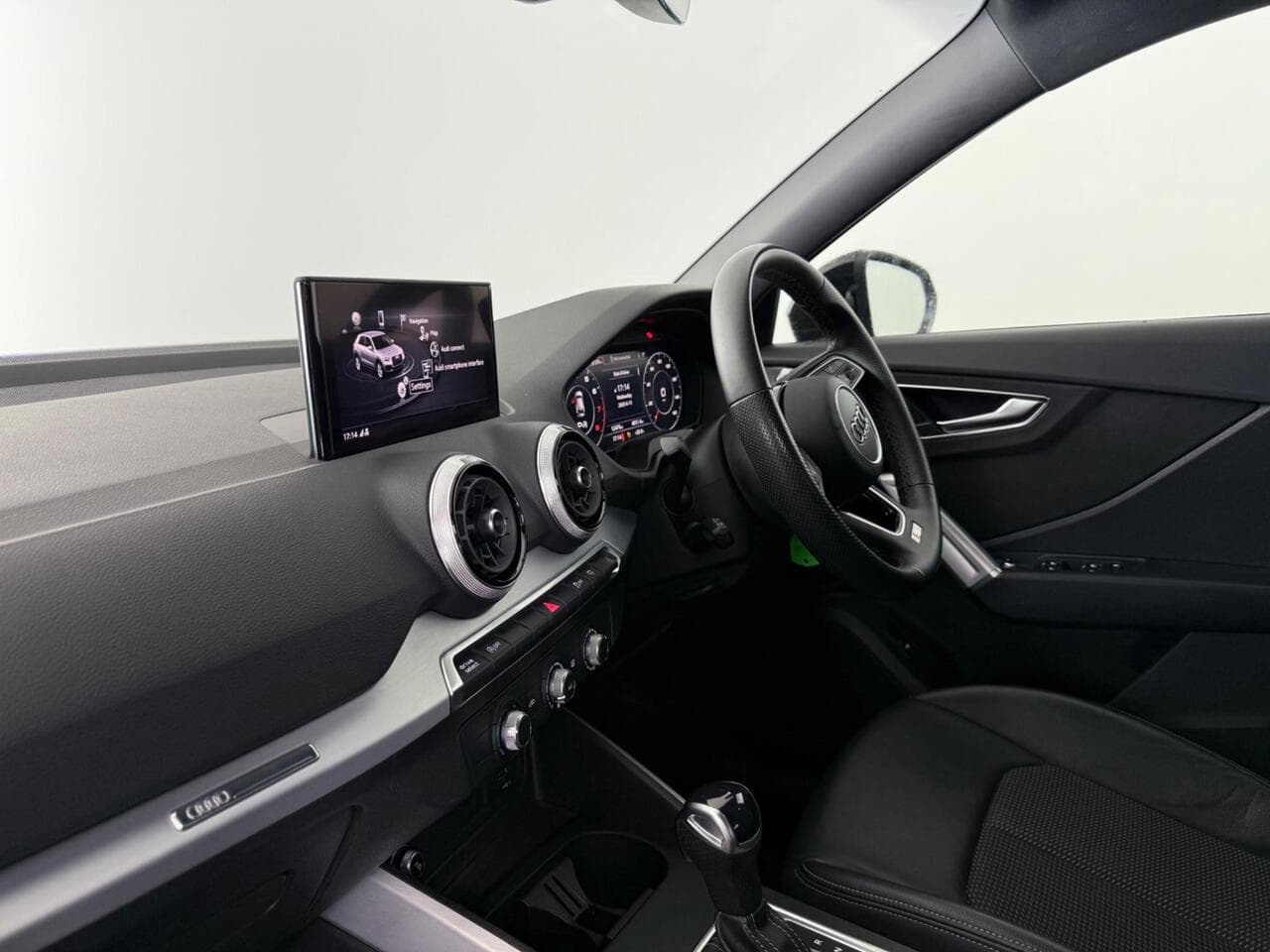 Audi Q2 thumbnail Interior Front