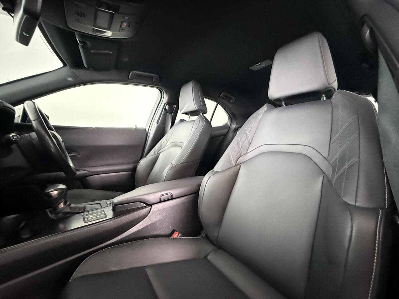 Lexus UX thumbnail Seat Front Passenger