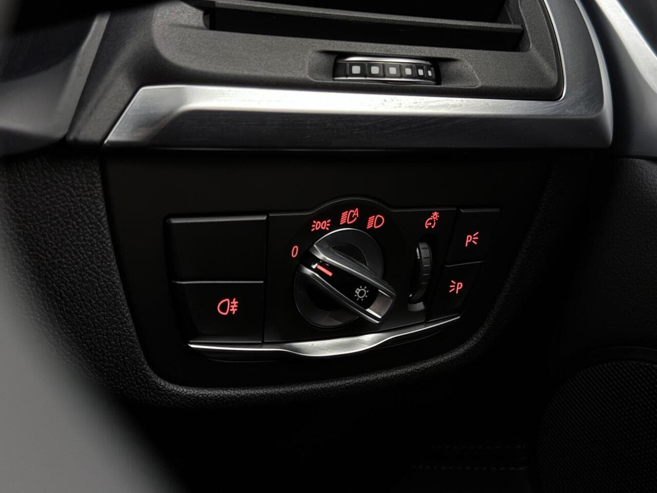 BMW X4 thumbnail Misc Controls