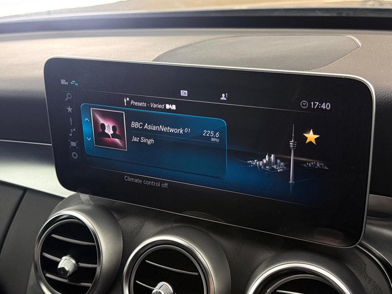 Mercedes-Benz C Class thumbnail Infotainment System