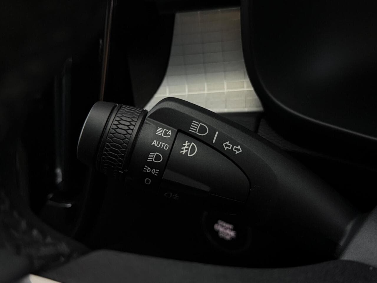 Volvo XC40 thumbnail Misc Controls